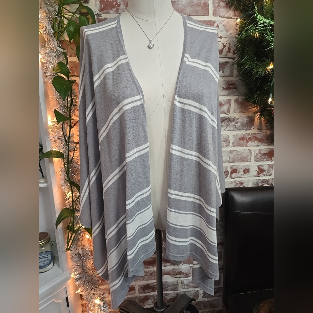 North Eleven womens sweater cape sz one size